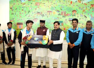 मुख्यमंत्री डॉ. यादव से पदक विजेता हॉकी खिलाड़ियों ने की भेंट