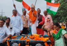 शान से लहराया तिरंगा, मानवाधिकार कार्यकर्ताओं ने निकाली देशभक्ति यात्रा