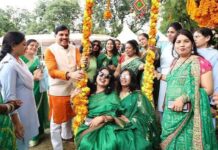 मुख्यमंत्री निवास में सजा सावन का रंग, महिला जन प्रतिनिधियों ने साझा की खुशियां