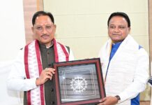 ओडिशा पहुंचे CM विष्णु देव साय, मुख्यमंत्री मोहन चरण माझी से की सौजन्य भेंट