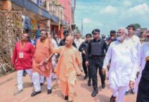 सीएम योगी ने बाढ़ प्रभावित चित्रकूट का दौरा किया, पीड़ित परिवारों को राहत का भरोसा